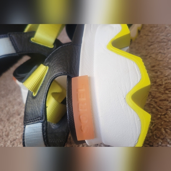 Sorel Black and Yellow Women's Sandals Kinetic Sz8 - Picture 9 of 11